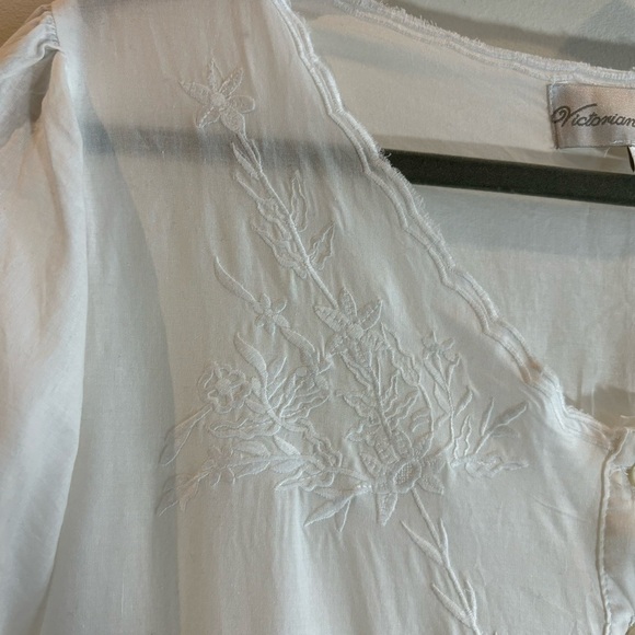 VICTORIAN CLASSICS Sz  M Gown Embroidered Ruffle Hem 100% Cotton Made in India - Picture 3 of 10
